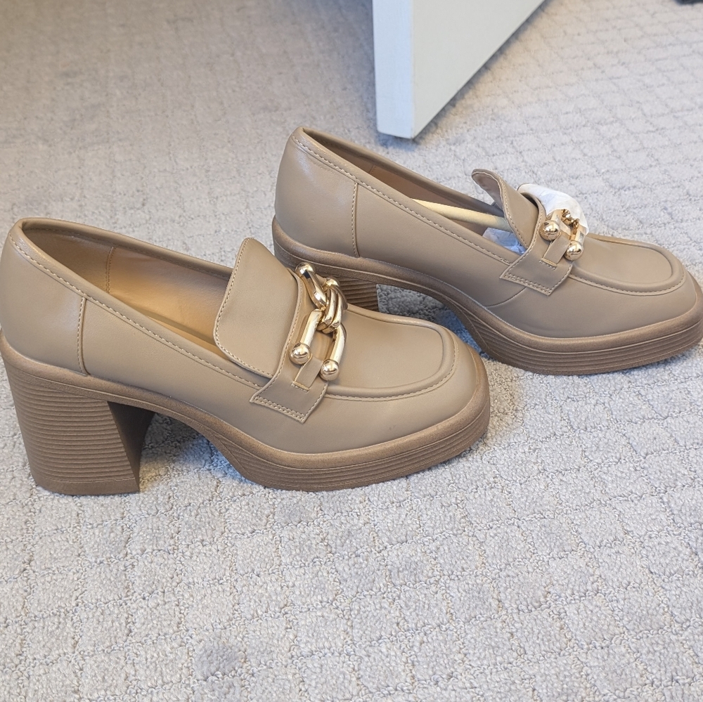 Elegant Tan Loafers with Gold Accents
